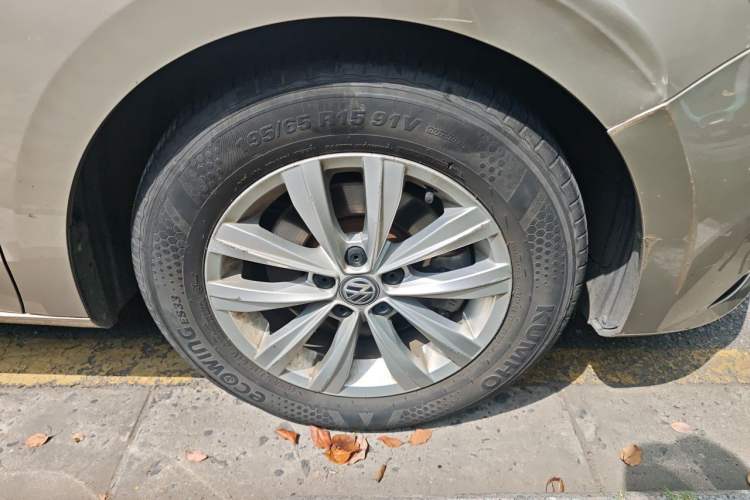 Used Volkswagen Bora 2018 1.5L Automatic Fashion Model Right Front Wheel Hub