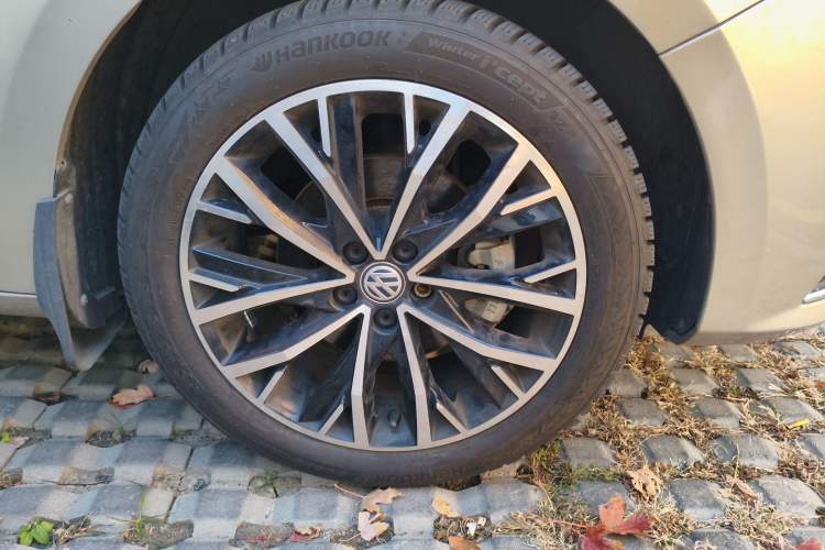 Used Volkswagen Bora 2018 1.5L Automatic Comfort Model Right Front Wheel Hub