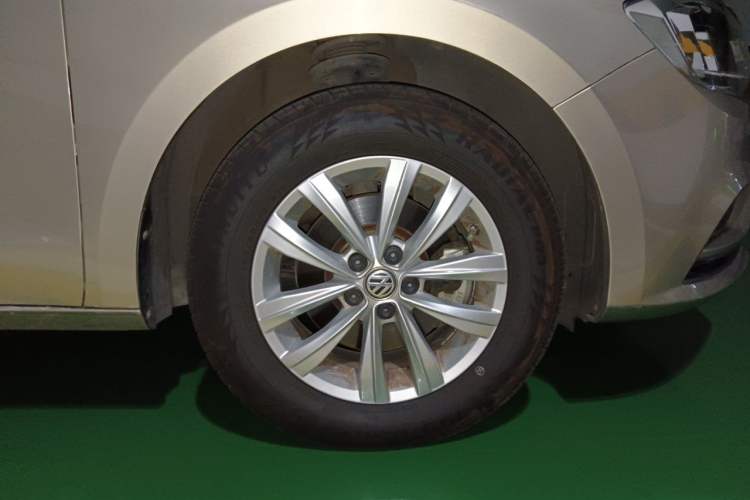 Used Volkswagen Bora 2018 1.5L Automatic Fashion Model Right Front Wheel Hub