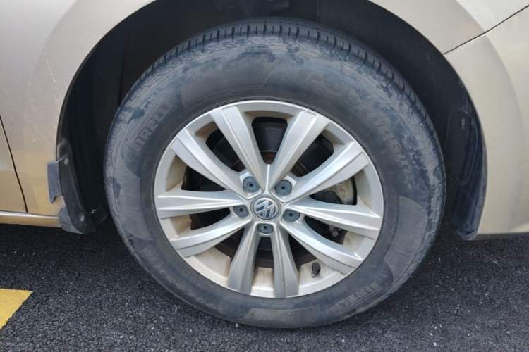 Used Volkswagen Bora 2018 1.5L Automatic Fashion Model Right Front Wheel Hub