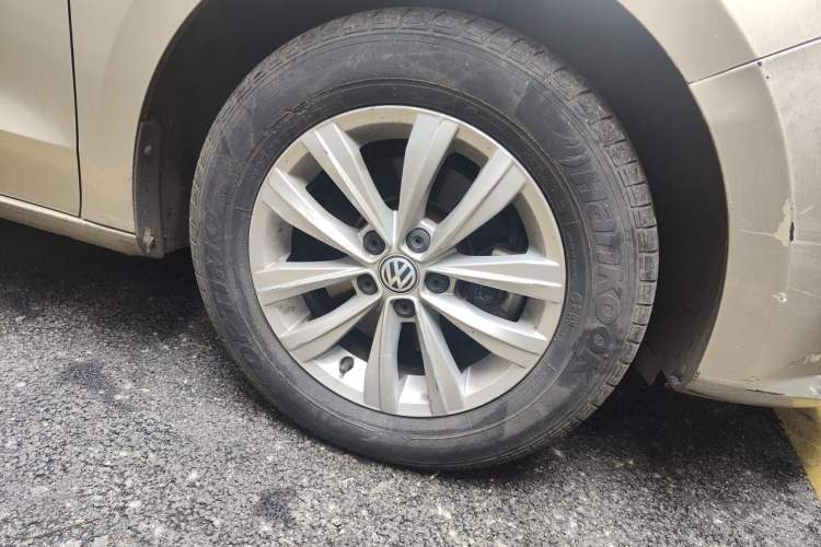 Used Volkswagen Bora 2018 1.5L Manual Fashion Model Right Front Wheel Hub