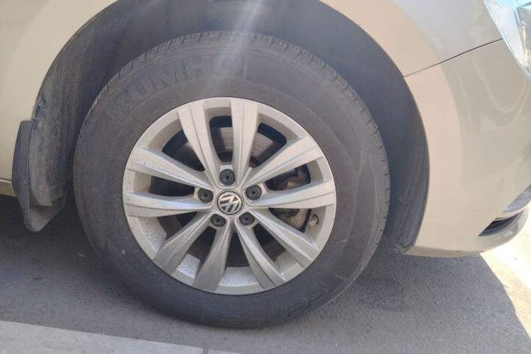 Used Volkswagen Bora 2018 1.5L Automatic Fashion Model Right Front Wheel Hub