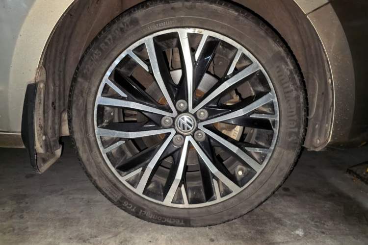 Used Volkswagen Bora 2018 1.5L Manual Fashion Model Right Front Wheel Hub