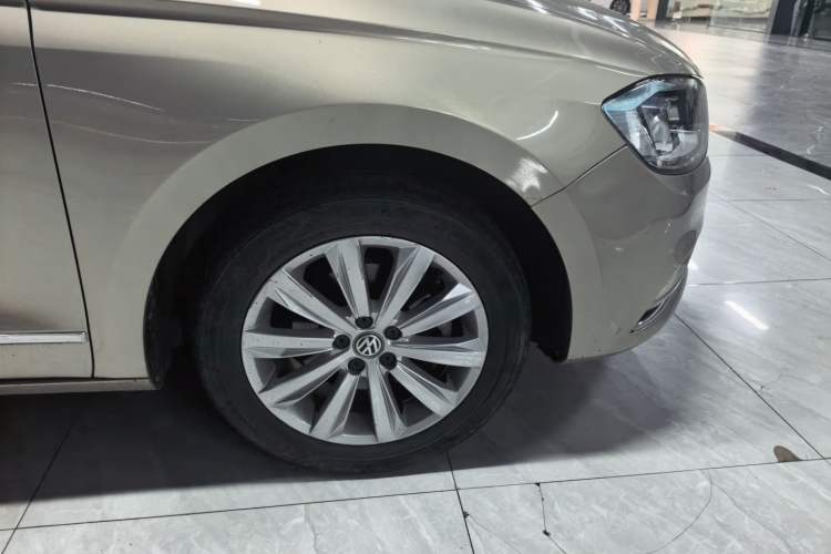 Used Volkswagen Bora 2018 1.5L Automatic Comfort Model Right Front Wheel Hub