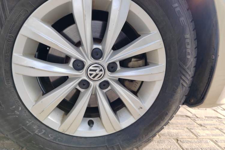Used Volkswagen Bora 2018 1.5L Automatic Fashion Model Right Front Wheel Hub