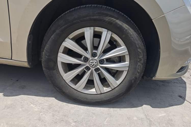 Used Volkswagen Bora 2018 1.5L Manual Fashion Model Right Front Wheel Hub