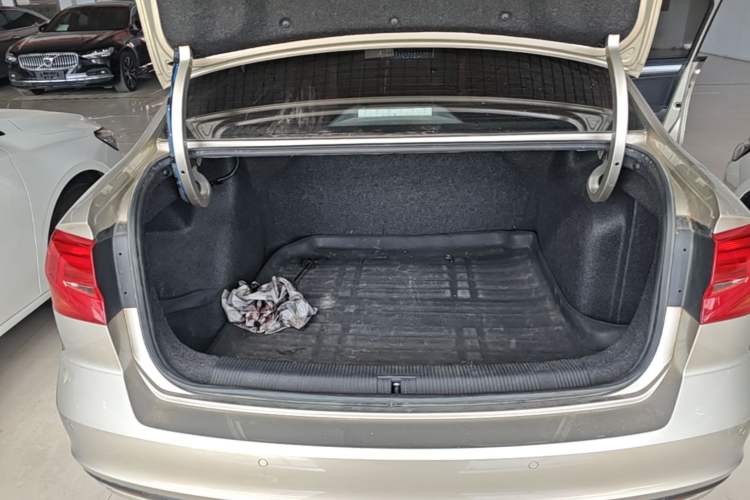 Used Volkswagen Bora 2018 1.5L Automatic Fashion Model Trunk