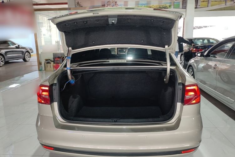 Used Volkswagen Bora 2018 1.5L Automatic Fashion Model Trunk