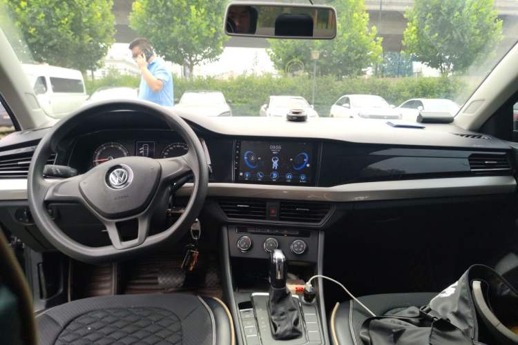 Used Volkswagen Bora 2019 Revised Version 1.5L Automatic Fashionable Style China VI Center Console