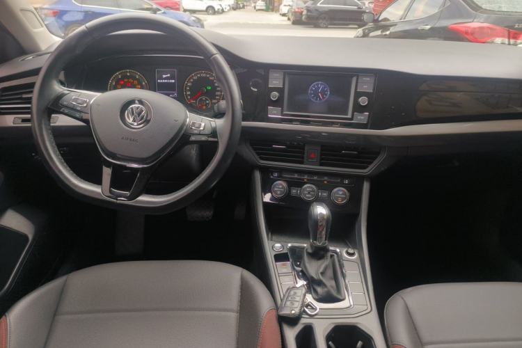 Used Volkswagen Bora 2019 Revised Version 1.5L Automatic Elite Edition China VI Standard Center Console
