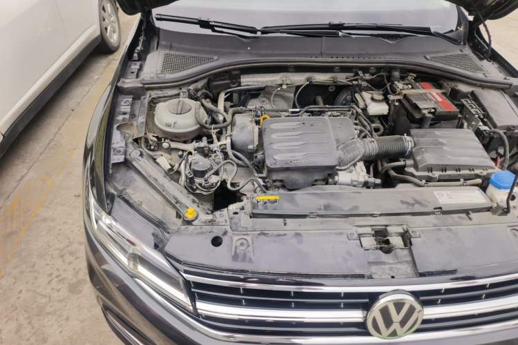 Used Volkswagen Bora 2019 Revised Version 1.5L Automatic Elite Edition China VI Standard Engine Bay Right