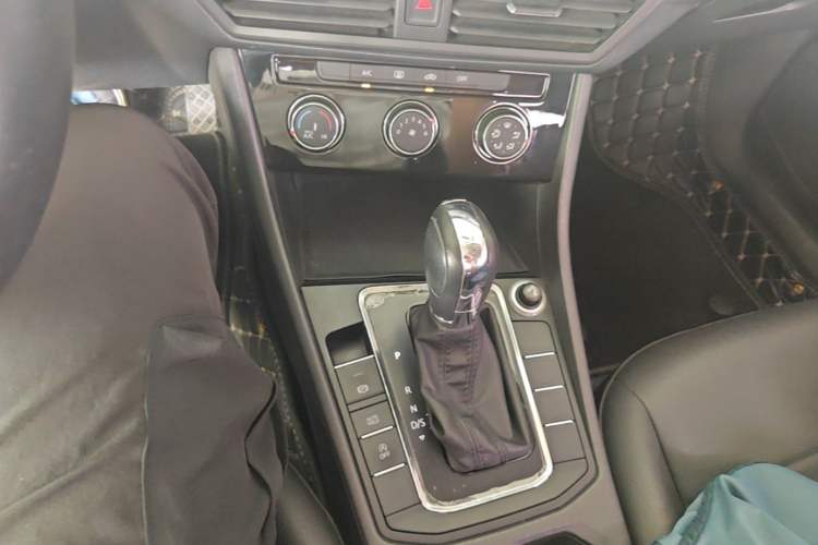 Used Volkswagen Bora 2019 1.5L Automatic Comfort Model Gear Lever