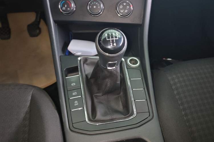 Used Volkswagen Bora 2019 1.5L Manual Fashion Edition Gear Lever