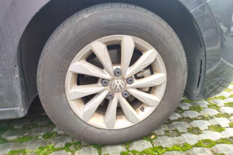 Used Volkswagen Bora 2019 Revised Version 1.5L Automatic Fashionable Style China VI Right Front Wheel Hub