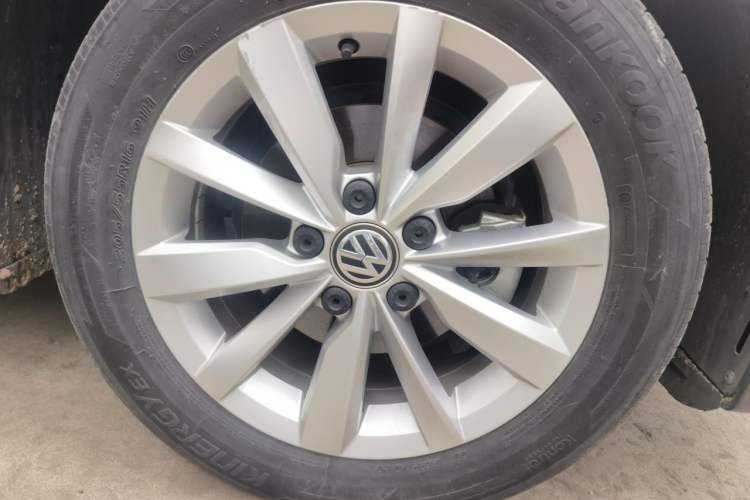 Used Volkswagen Bora 2019 Revised Version 1.5L Automatic Elite Edition China VI Standard Right Front Wheel Hub