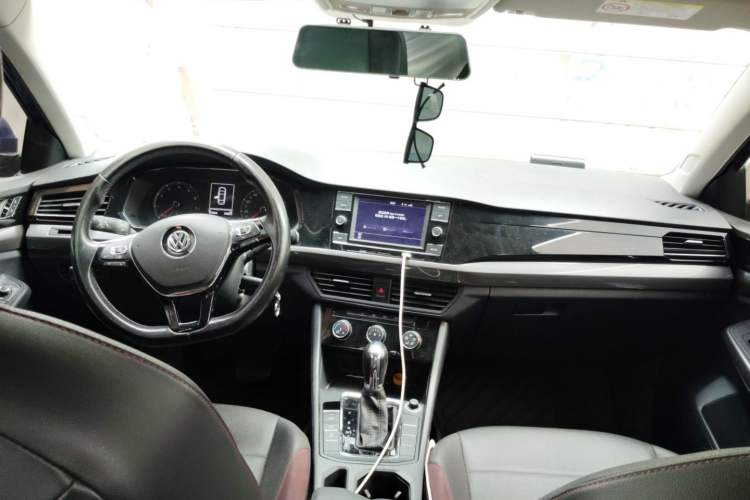 Used Volkswagen Bora 2019 Revised Version 1.5L Automatic Comfort Edition China VI Standard Center Console