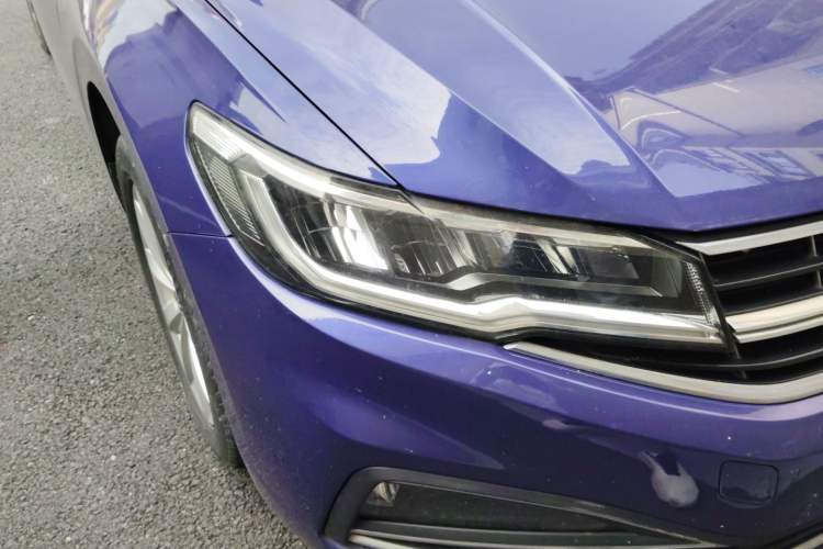 Used Volkswagen Bora 2019 Revised Version 1.5L Automatic Comfort Edition China VI Standard Right Front Headlight