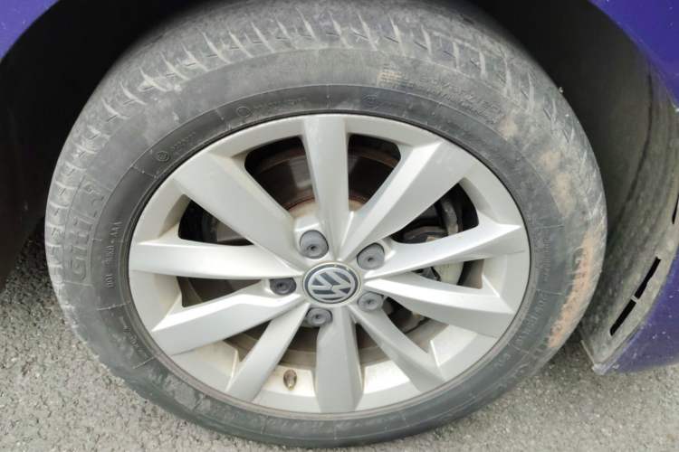 Used Volkswagen Bora 2019 Revised Version 1.5L Automatic Comfort Edition China VI Standard Right Front Wheel Hub