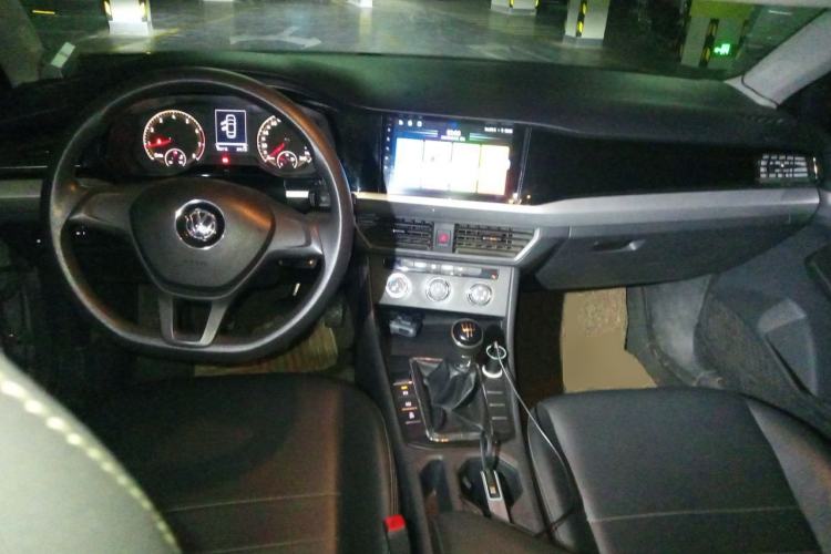 Used Volkswagen Bora 2019 1.5L Manual Fashion Edition Center Console