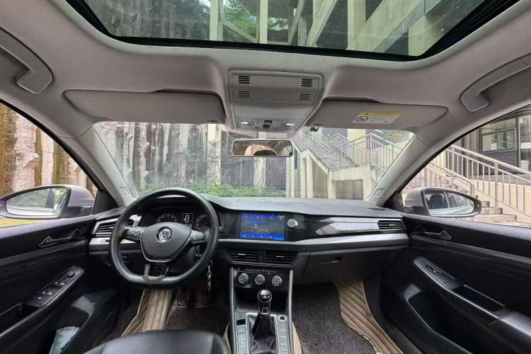 Used Volkswagen Bora 2019 1.5L Manual Comfort Version Center Console