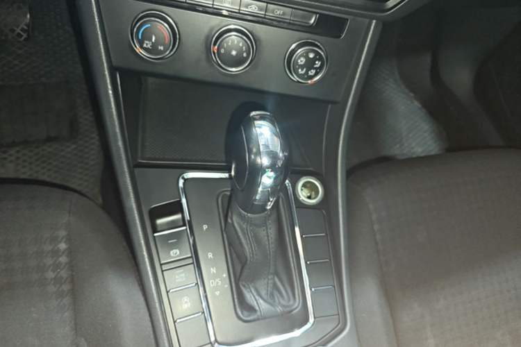 Used Volkswagen Bora 2019 Revised Version 1.5L Automatic Fashionable Style China VI Gear Lever