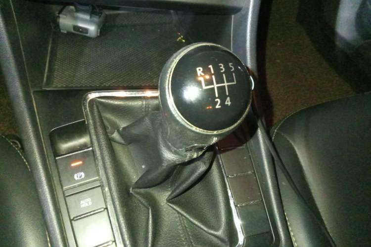 Used Volkswagen Bora 2019 1.5L Manual Fashion Edition Gear Lever