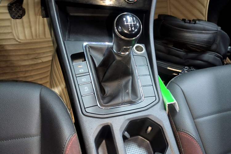 Used Volkswagen Bora 2019 1.5L Manual Comfort Version Gear Lever