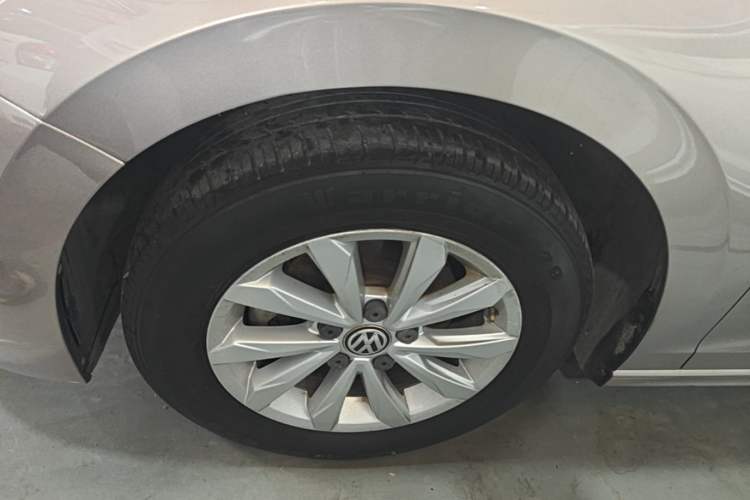 Used Volkswagen Bora 2019 Revised Version 1.5L Automatic Fashionable Style China VI Left Front Wheel Hub