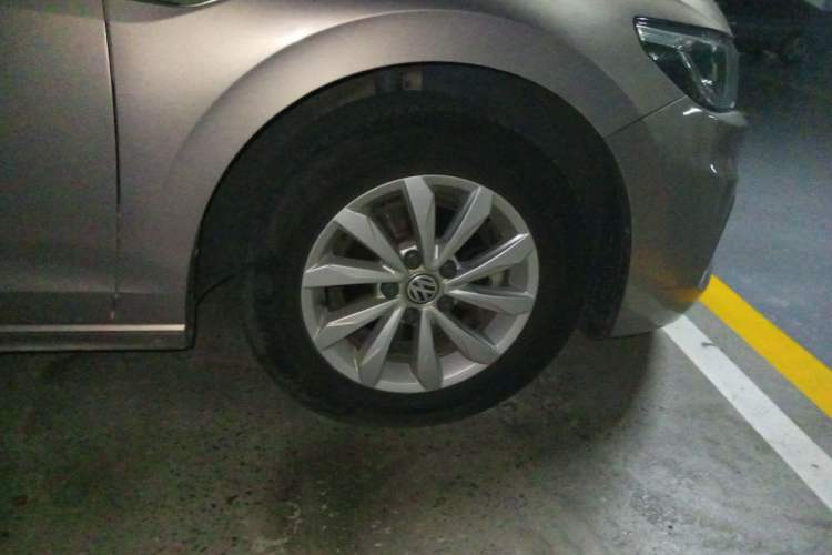 Used Volkswagen Bora 2019 1.5L Manual Fashion Edition Right Front Wheel Hub