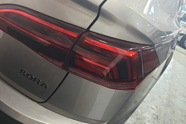Used Volkswagen Bora 2019 Revised Version 1.5L Automatic Fashionable Style China VI Right Rear Taillight