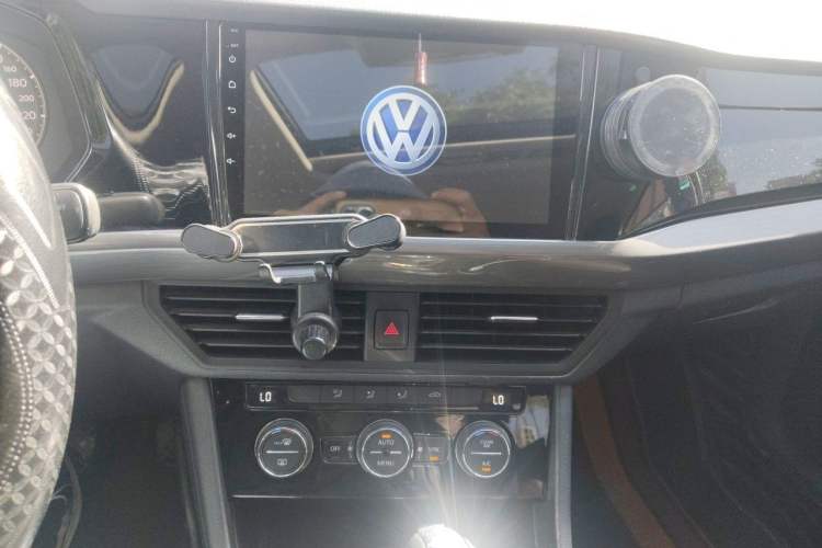 Used Volkswagen Bora 2019 1.5L Automatic Elite Version Audio And AC Panel