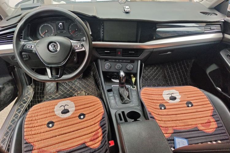 Used Volkswagen Bora 2019 1.5L Automatic Fashion Model Center Console