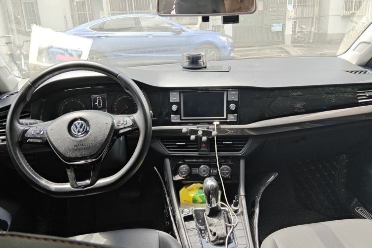 Used Volkswagen Bora 2019 1.5L Automatic Elite Version Center Console