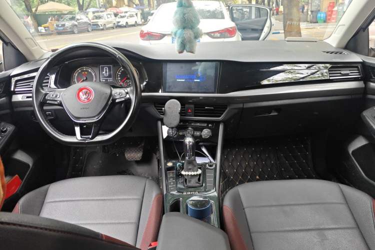 Used Volkswagen Bora 2019 280TSI DSG Elite Model Center Console