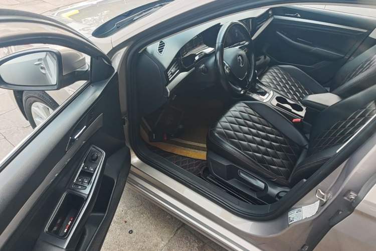 Used Volkswagen Bora 2019 Revised Version 1.5L Automatic Fashionable Style China VI Driver Seat