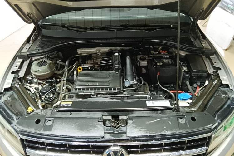 Used Volkswagen Bora 2019 Revised Version 280TSI DSG Elite Edition China VI Standard Engine Bay