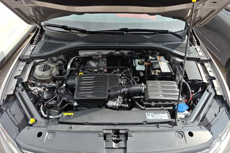 Used Volkswagen Bora 2019 Revised Version 1.5L Manual Fashion Edition China VI Standard Engine Bay