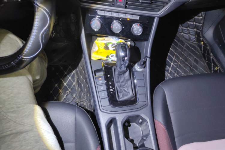 Used Volkswagen Bora 2019 1.5L Automatic Comfort Model Gear Lever