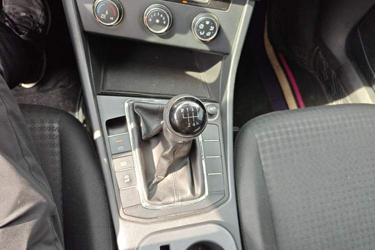 Used Volkswagen Bora 2019 Revised Version 1.5L Manual Fashion Edition China VI Standard Gear Lever