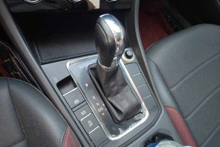 Used Volkswagen Bora 2019 Revised Version 1.5L Automatic Comfort Edition China VI Standard Gear Lever