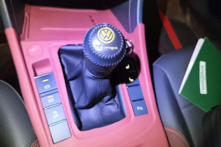 Used Volkswagen Bora 2019 1.5L Manual Comfort Version Gear Lever