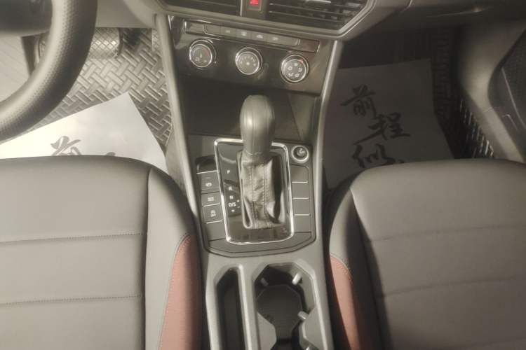 Used Volkswagen Bora 2019 1.5L Automatic Comfort Model Gear Lever