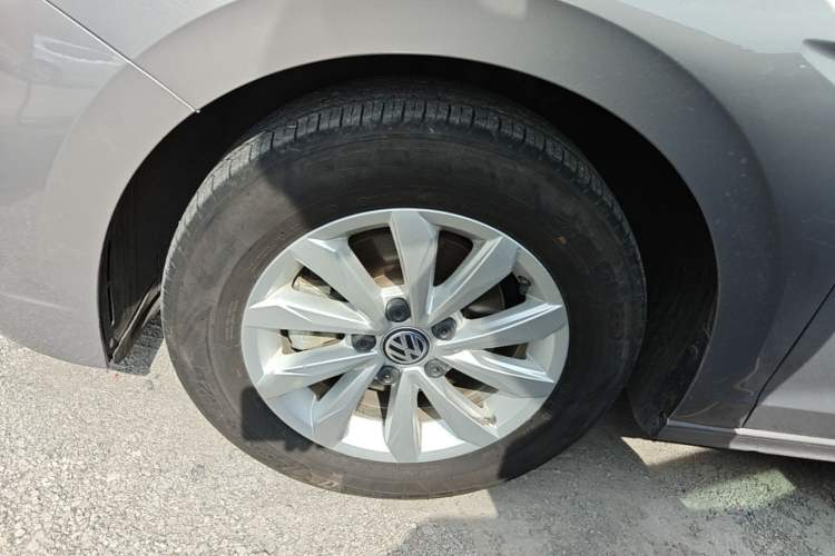 Used Volkswagen Bora 2019 Revised Version 1.5L Manual Fashion Edition China VI Standard Left Front Wheel Hub