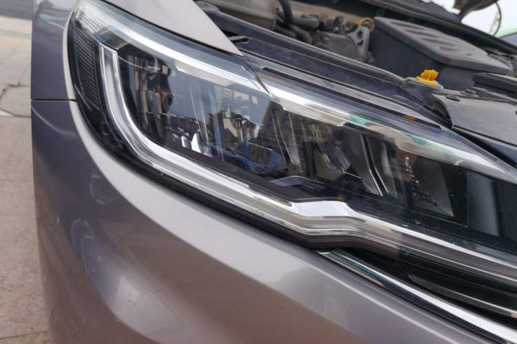 Used Volkswagen Bora 2019 1.5L Automatic Fashion Model Right Front Headlight