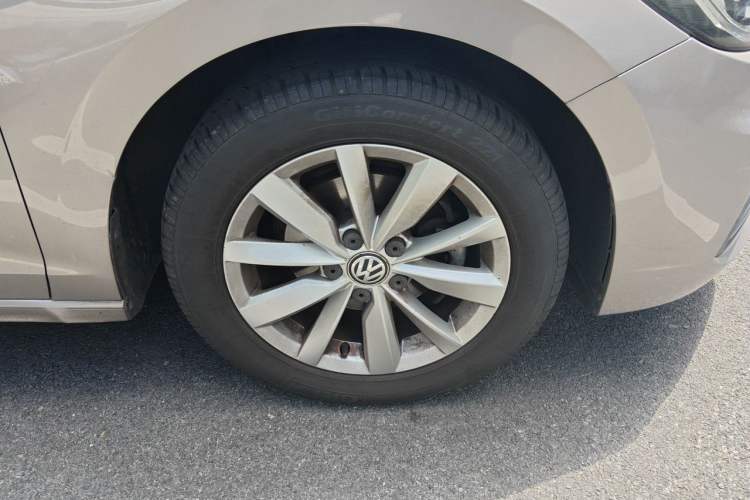 Used Volkswagen Bora 2019 1.5L Automatic Elite Version Right Front Wheel Hub