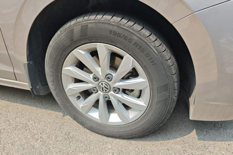 Used Volkswagen Bora 2019 1.5L Automatic Fashion Model Right Front Wheel Hub
