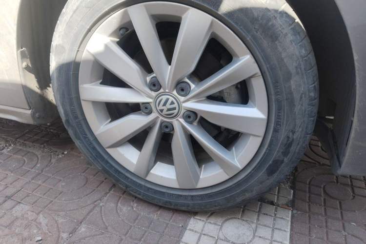 Used Volkswagen Bora 2019 1.5L Automatic Elite Version Right Front Wheel Hub