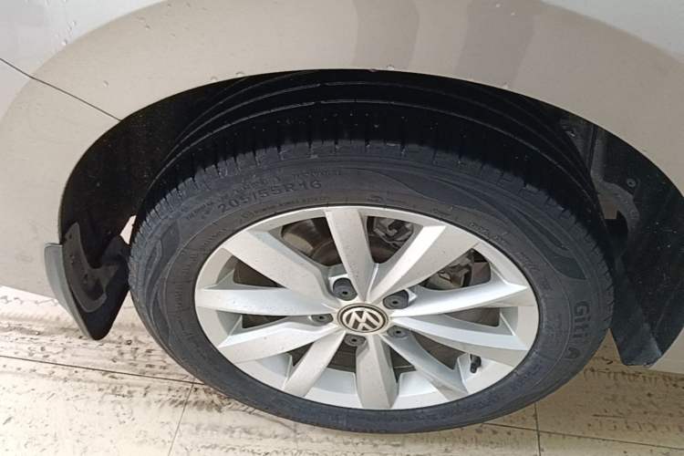 Used Volkswagen Bora 2019 Revised Version 280TSI DSG Elite Edition China VI Standard Right Rear Wheel Hub