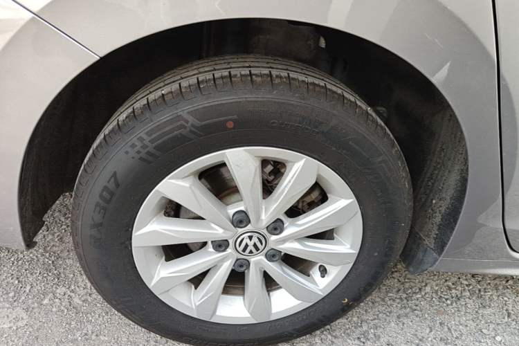 Used Volkswagen Bora 2019 Revised Version 1.5L Manual Fashion Edition China VI Standard Right Rear Wheel Hub
