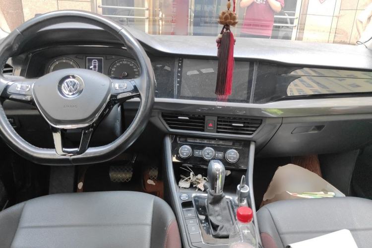 Used Volkswagen Bora 2019 Revised Version 1.5L Automatic Elite Edition China VI Standard Center Console